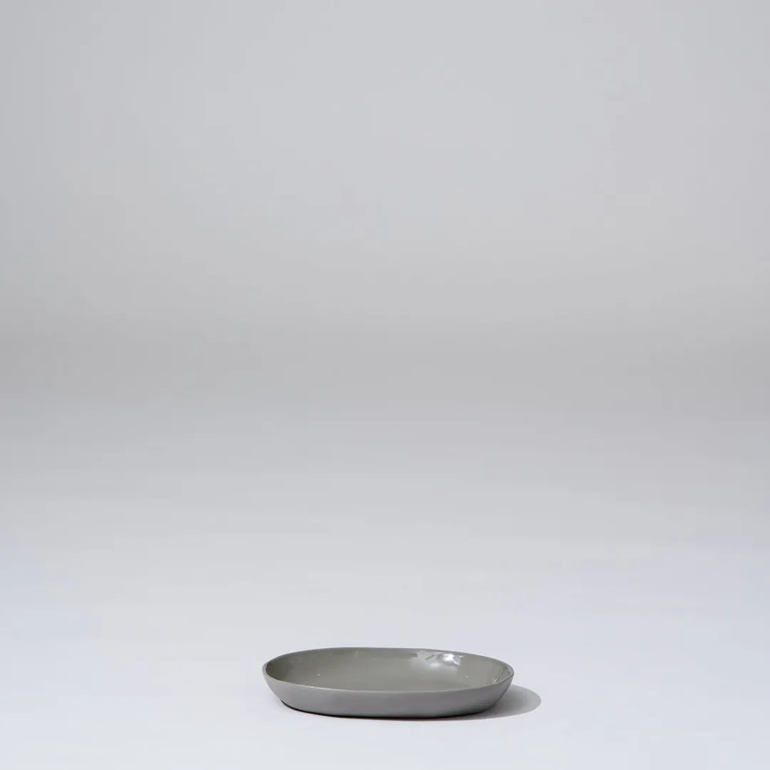 cloud_oval_plate_dove_gre_0.webp Marmoset Found Ceramics | Plates | Cloud Oval Plate Dove Grey (S)