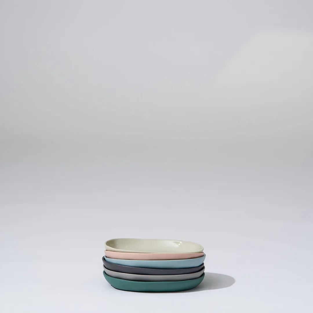 cloud_oval_plate_dove_gre_1.webp Marmoset Found Ceramics | Plates | Cloud Oval Plate Dove Grey (S)