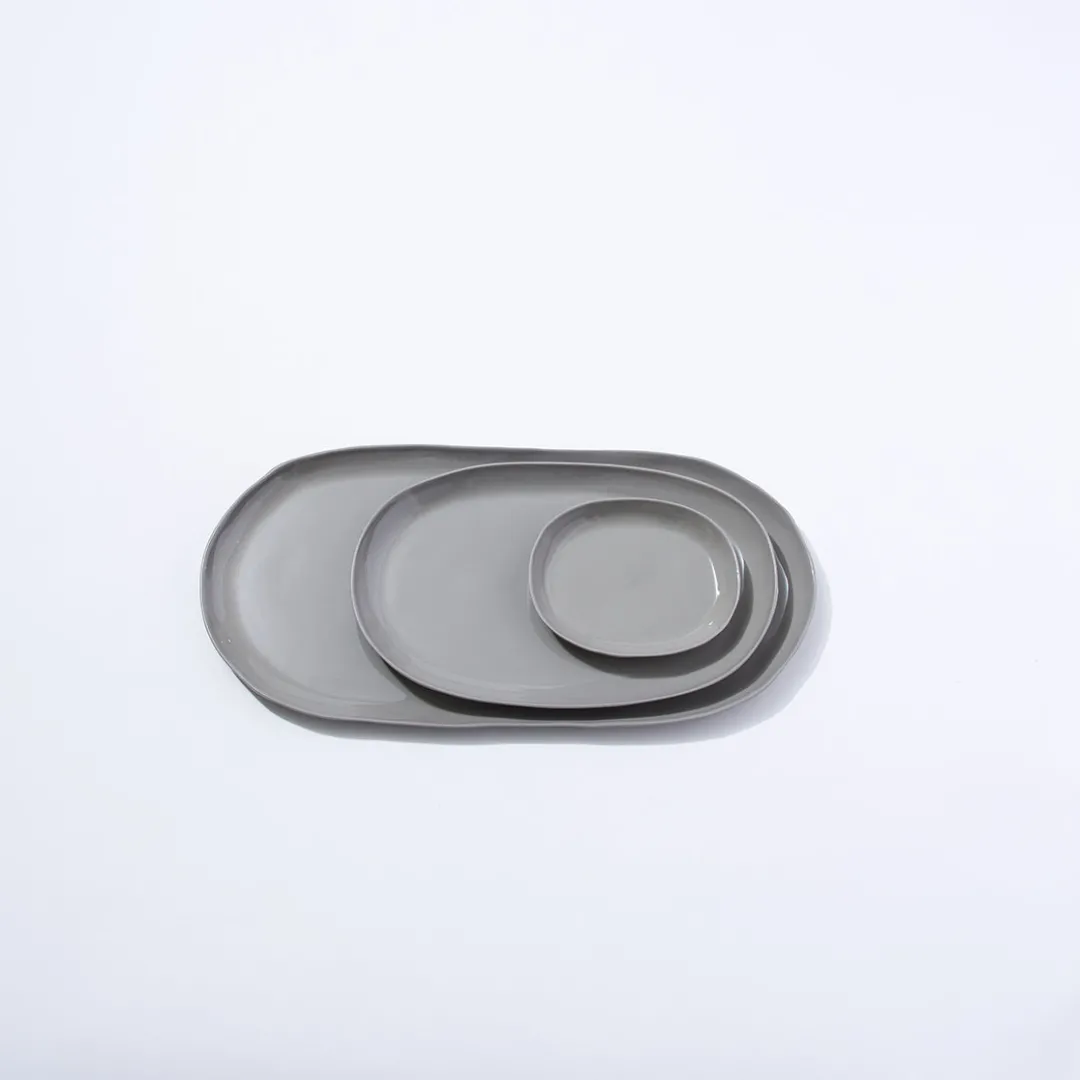 cloud_oval_plate_dove_gre_2.webp Marmoset Found Ceramics | Plates | Cloud Oval Plate Dove Grey (S)