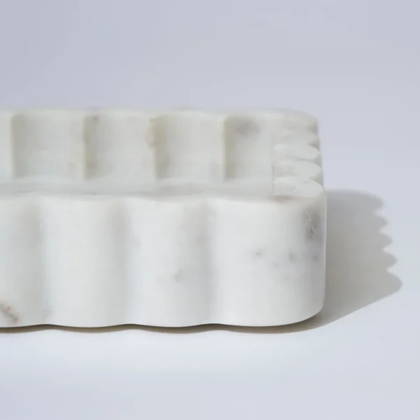 Marmoset Found Decorating | Marble Rectangle Ribbed Catchall White Marle