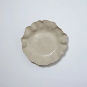 Marmoset Found Serving Platters & Trays | Ceramics | Ruffle Round Platter Chalk White (XL)